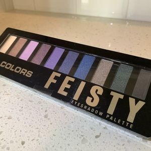 Eyeshadow palette with both vibrant and dull color